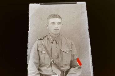 Preview: altes Glasnegativ - junger SA-Mann - Abteilung 4/94